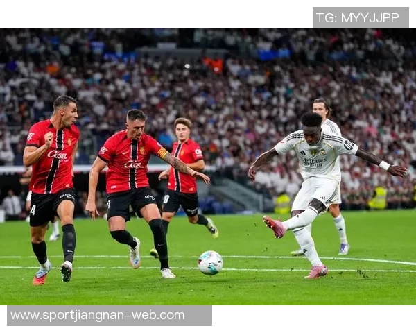 皇马全队结束假期重返训练基地阿隆索誓言全力改善球队状态 皇马全队结束假期重返训练基地阿隆索誓言全力改善球队状态